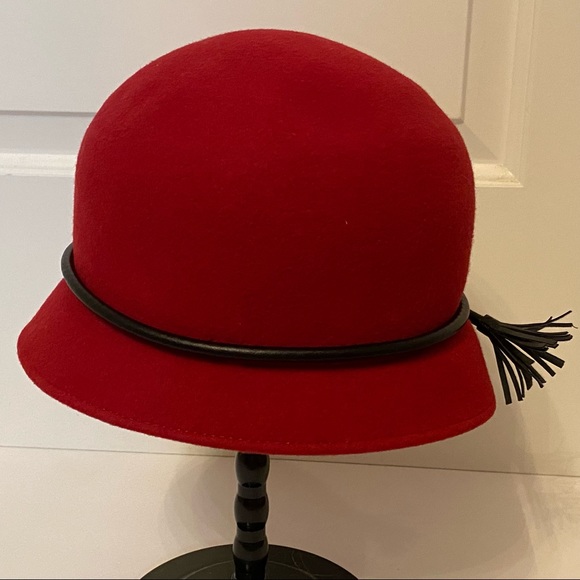 ALESSANDRA BACCI SCARPELLINI FIRENZE ITALY HAT RED BLACK LEATHER FRINGE TIE main image 5